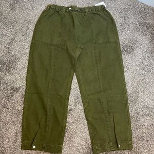 Forever 21 Women’s Straight Leg Pants sz XL Olive Color NWT